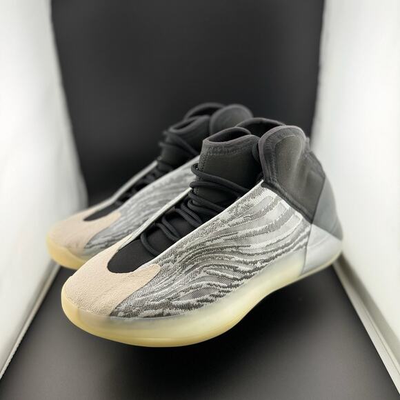 adidas Yeezy QNTM (Lifestyle Model)